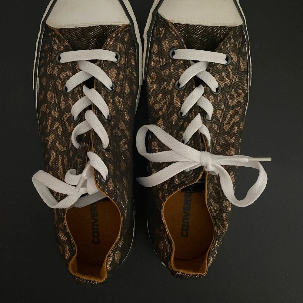 Kids Size 4 CONVERSE All Star Leopard Low Top Sneakers EUC